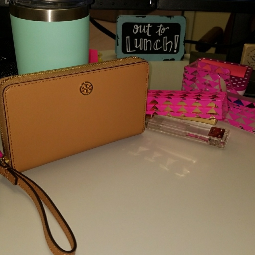 Tory Burch Smartphone wristlet wallet Authentic